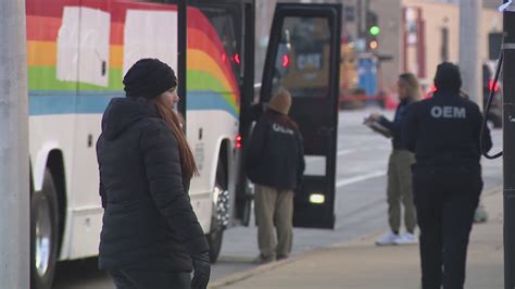 3 busloads of migrants arrive in Chicago, 4 expected Wednesday night